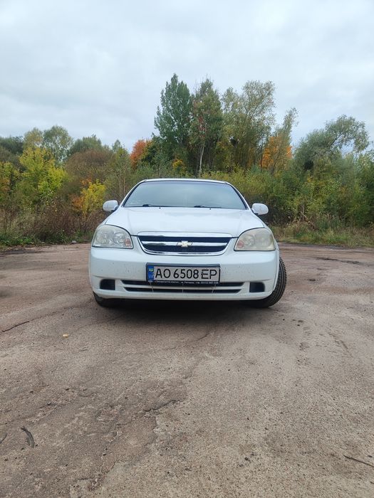 Chevrolet lacetti 2012 року 1.8 бензин