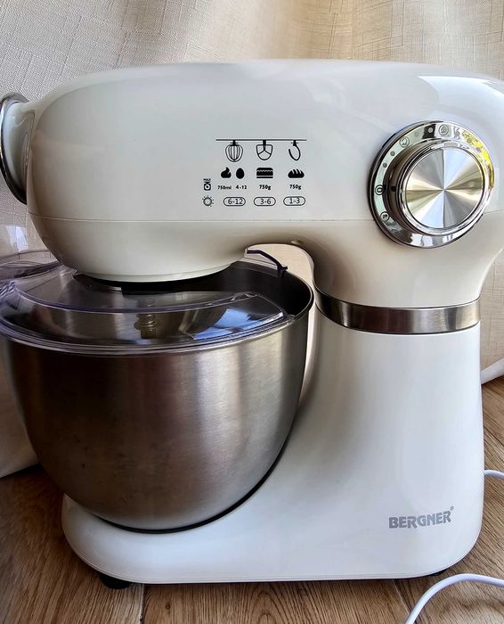 Robot planetarny Bergner Kremowy