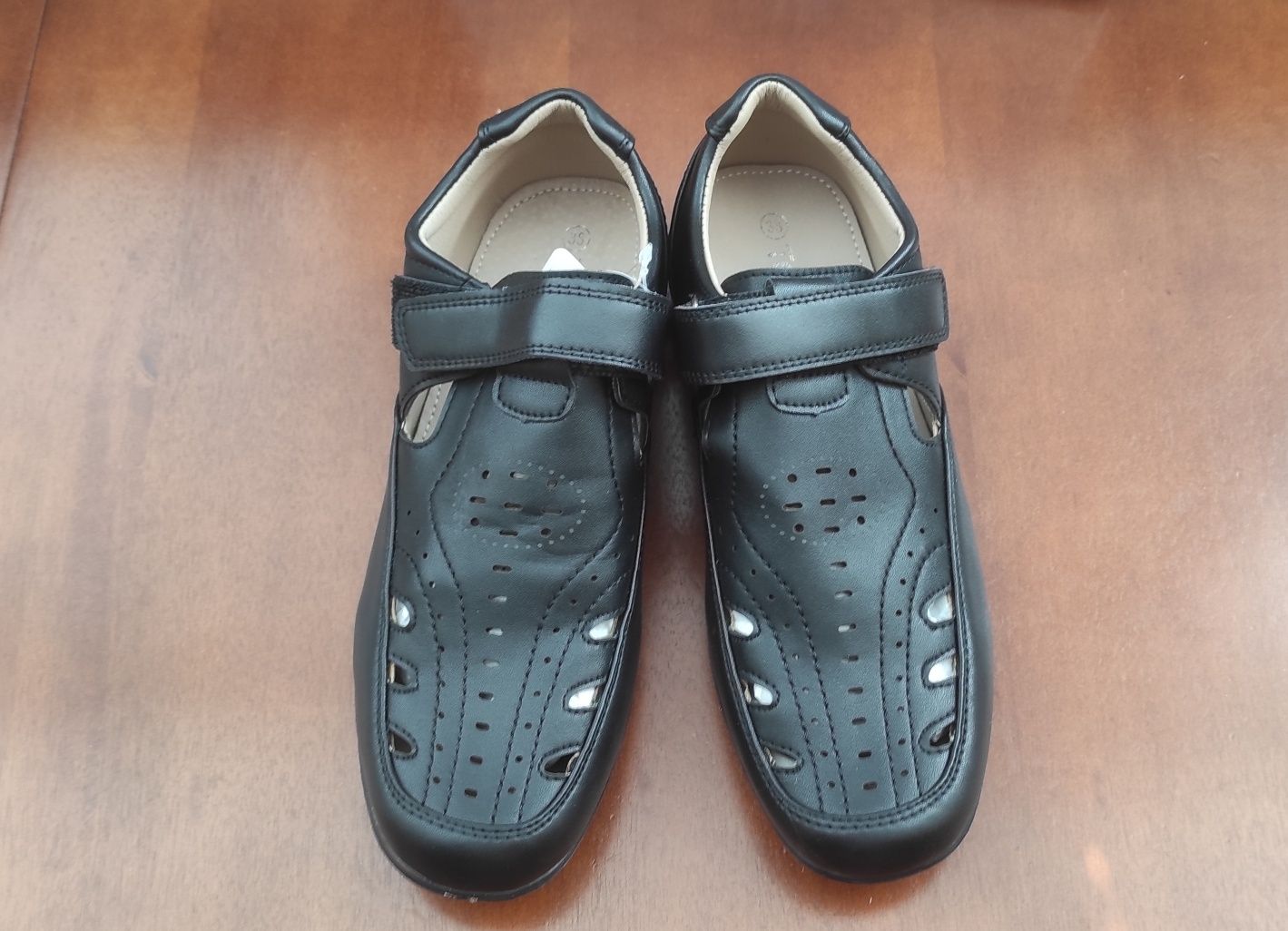На выпускной. Новые детские летние открытые туфли сандалии  бренда Tom