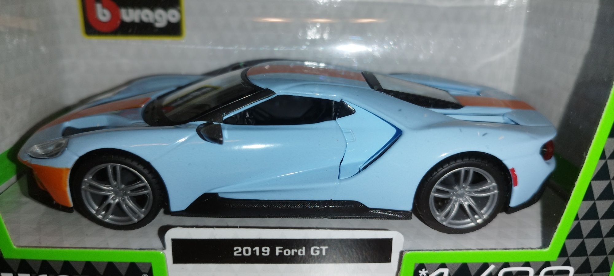 Bburago Ford GT 2019r, w skali 1:32.