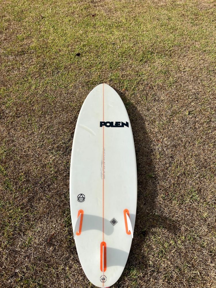 Prancha de surf Polen modelo Catwoman 5’10 27,5L