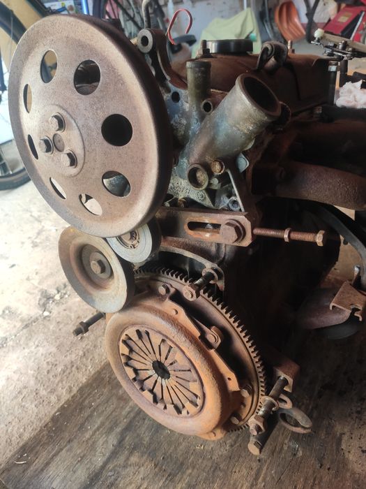 Renault R5 Gtl silnik.810M7/19 . 1.3cm +skrzynia biegów.