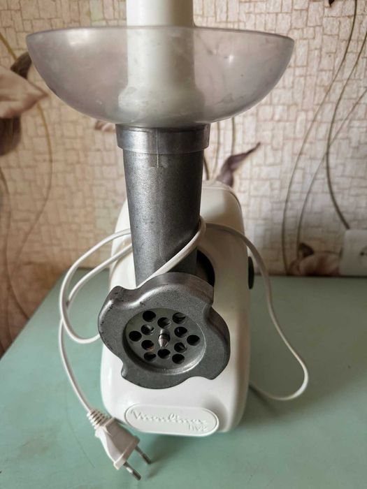 Мясорубка электрическая Moulinex Hv2