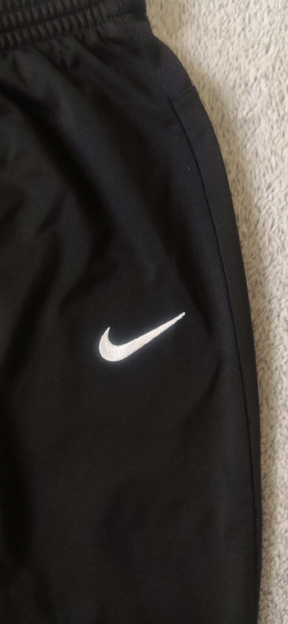 Czarne spodnie sportowe dresowe Nike S unisex trening siłownia dresy