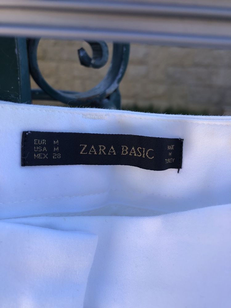 Calcoes brancos classicos Zara