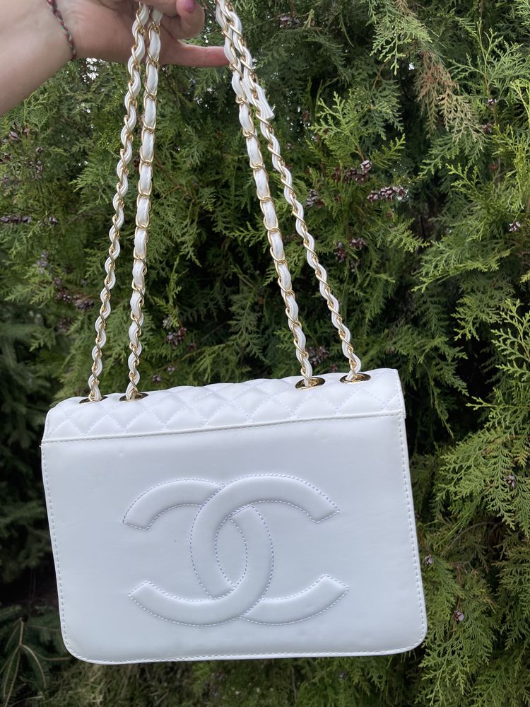 Белая сумка Chanel