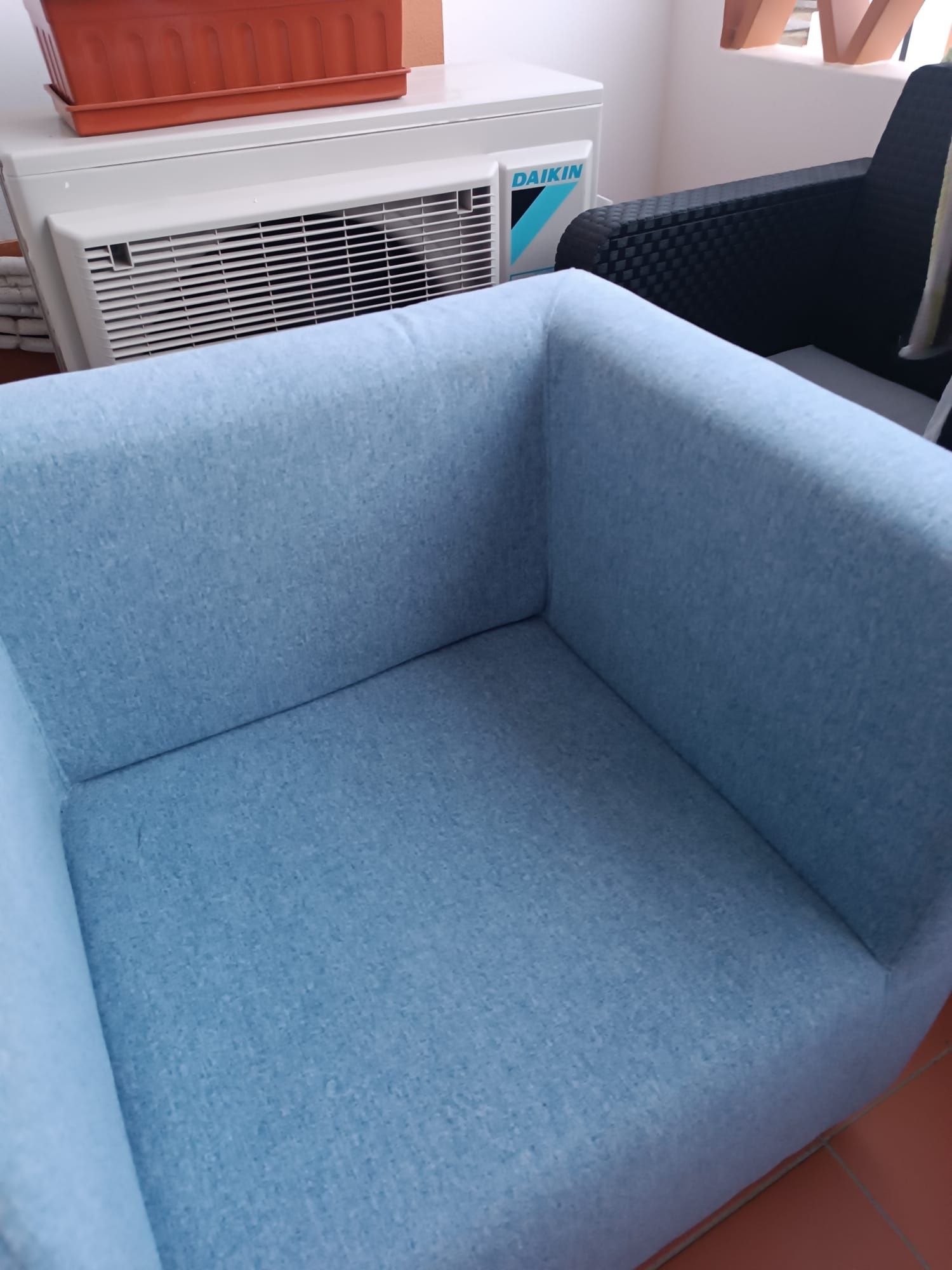 Cadeirão de quarto azul
