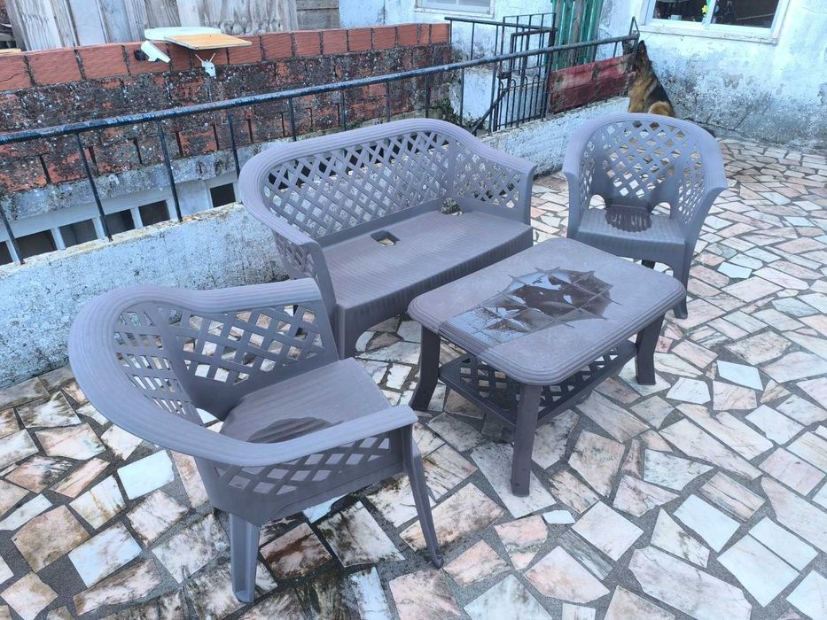 Conjunto de Jardim em Plástico Rígido (4 Peças)