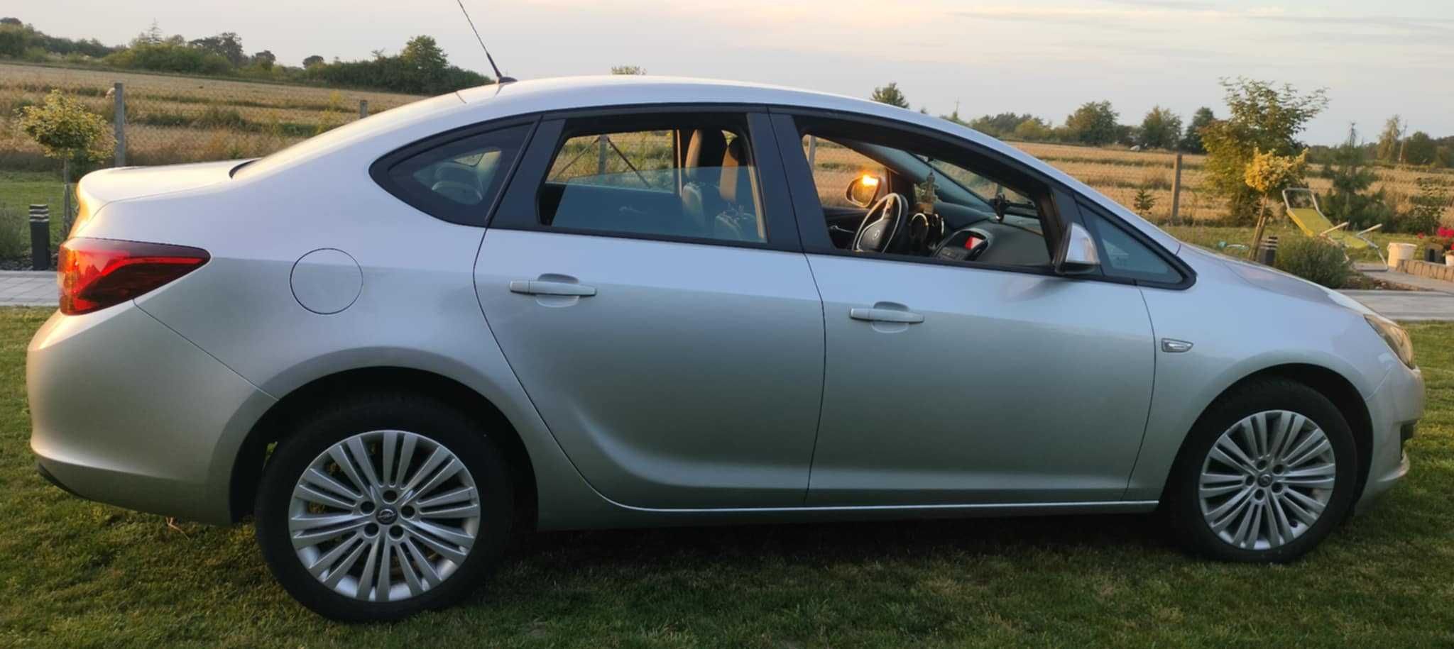 Opel Astra J 1.4 Turbo bezwypadkowy