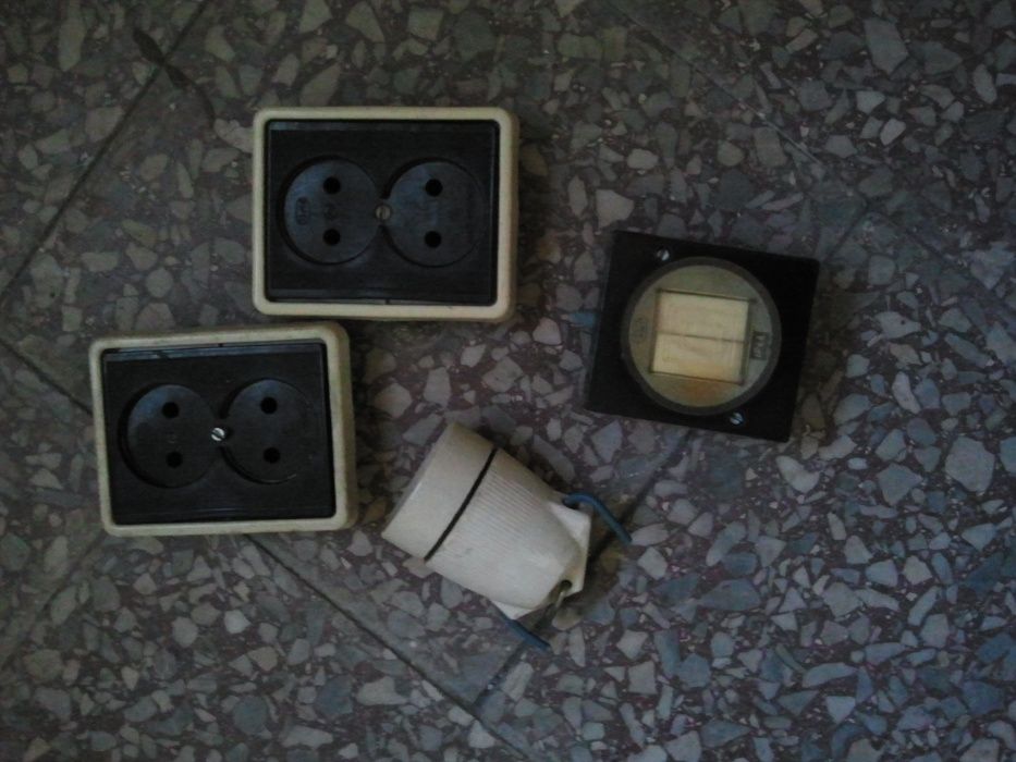 Gniazdka, włączniki, elektryczne, natynkowe, oświetlenie, prl, klasyk