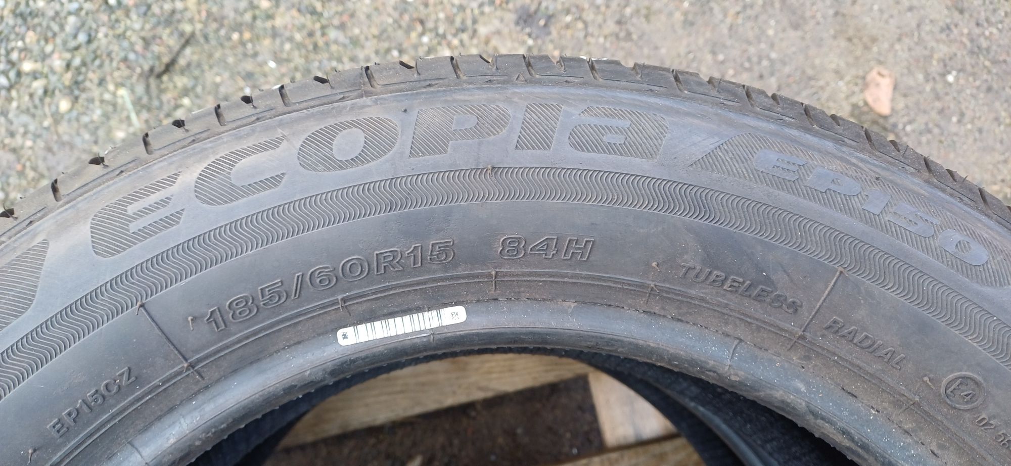 185/60R15 84H BRIDGESTONE , dwie nie używane opony letnie.