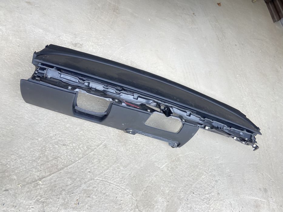 Панель торпедо з подушкою і динаміками Tesla Model 3 1103551-02-k