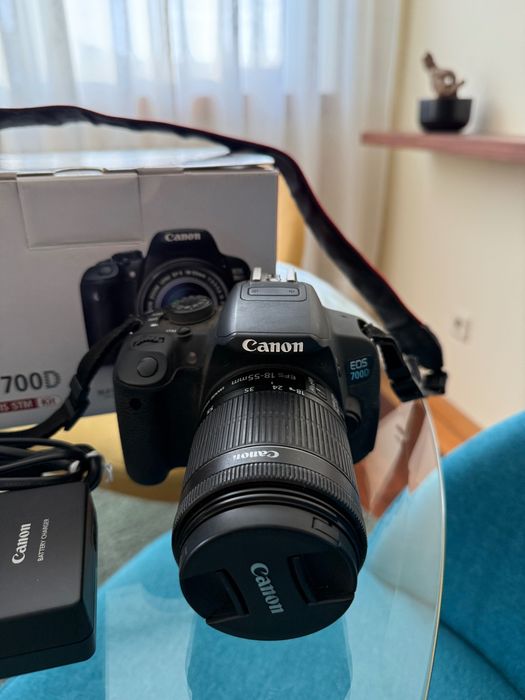 Pack Câmara Digital Canon EOS 700D + Acessórios + Objetiva 18-200mm