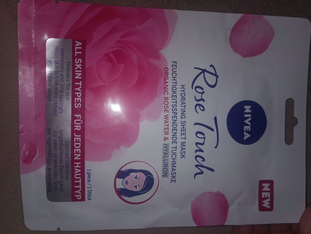 NIVEA ROSE TOUCH Intensywnie nawilżająca maska w płachcie