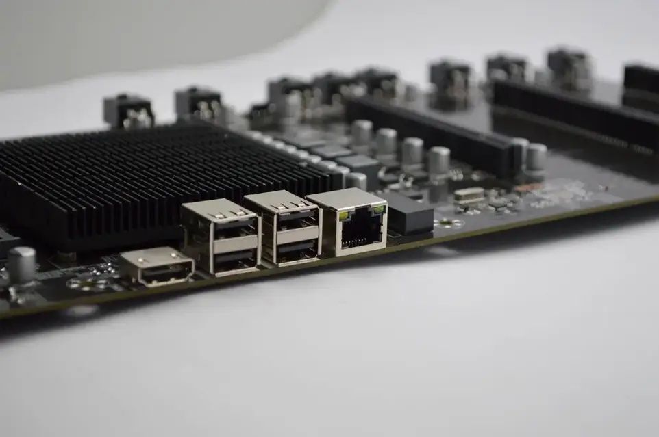 Материнська плата з процесором BTC65 на 8 відеокарт (s1151/DDR3 SoDIMM
