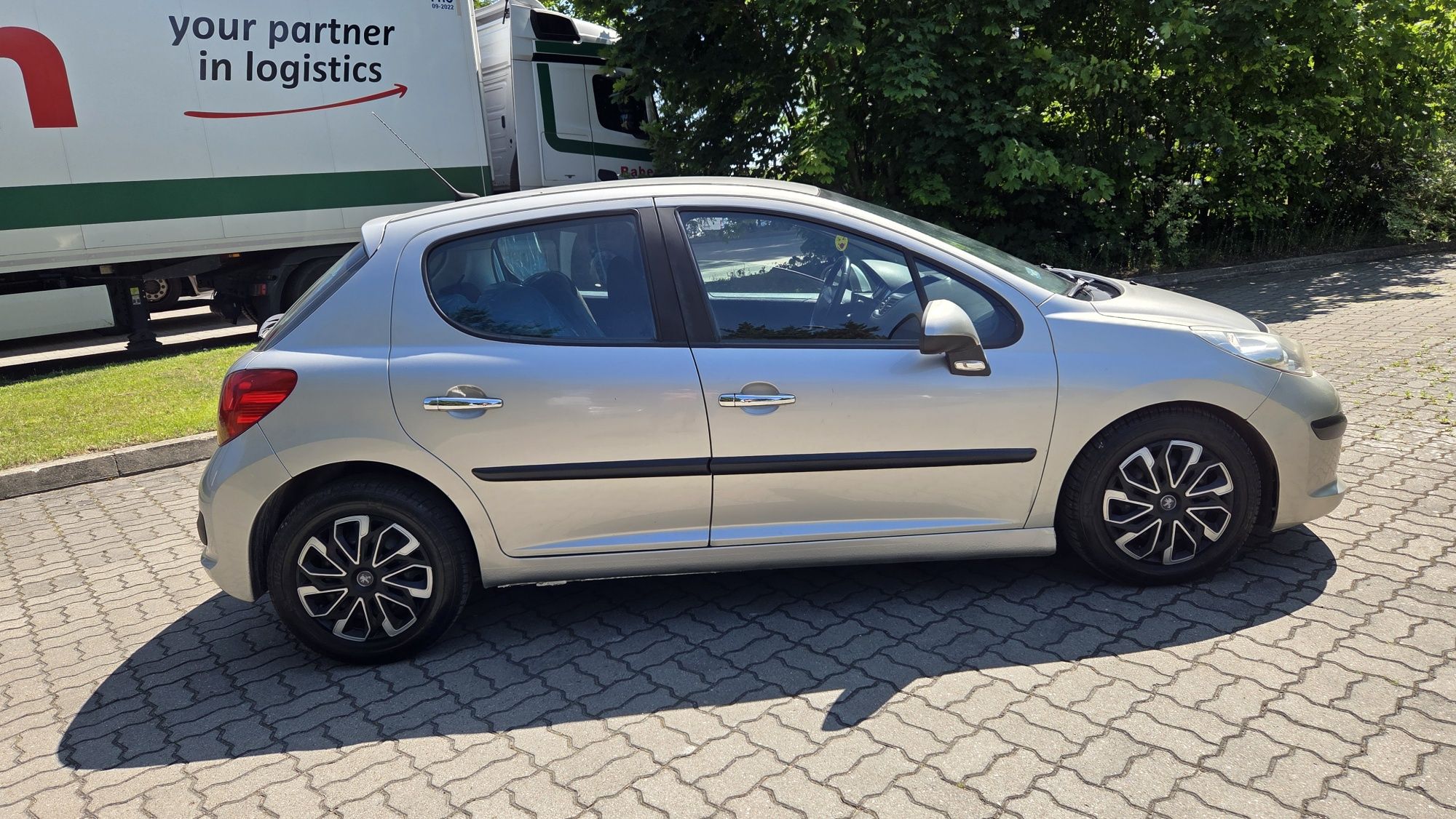 Peugeot 207 1.4 75 KM Salon