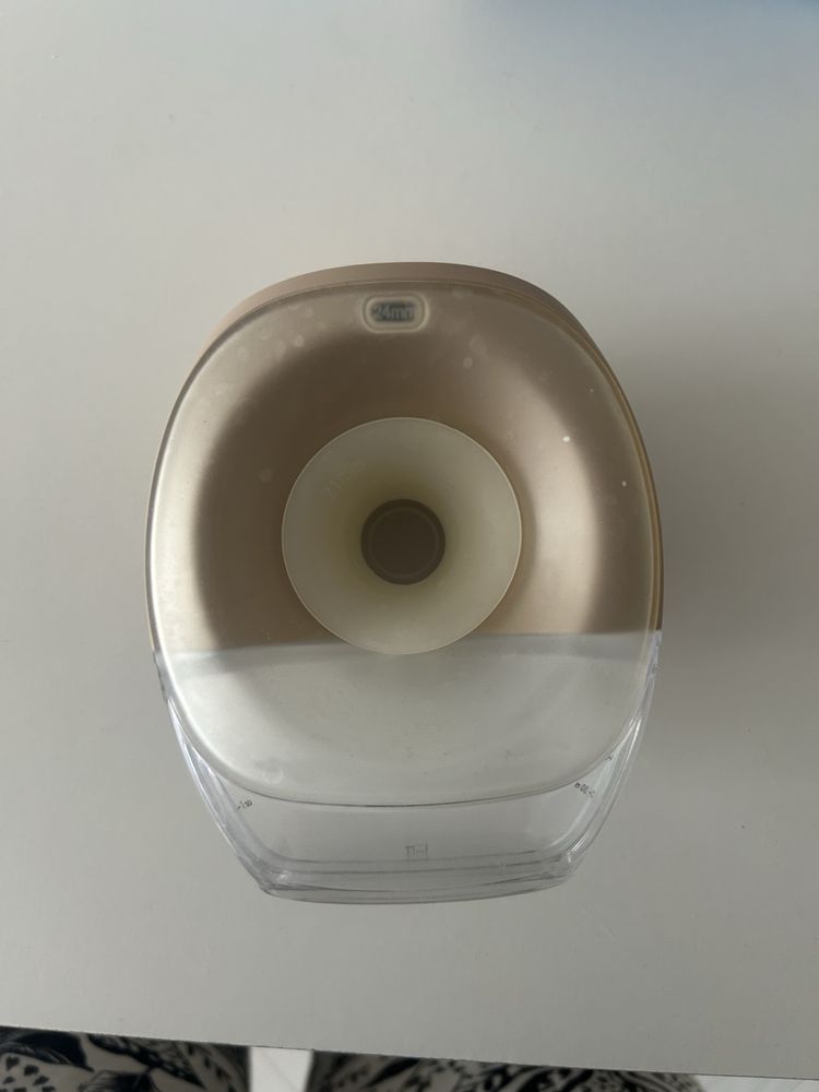 Бездротовий електричний молоковідсмоктувач "Hands-Free" Canpol Babies