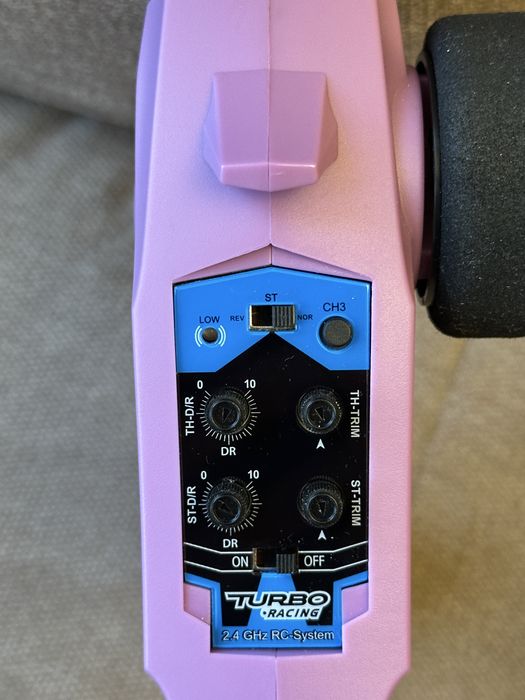 Mikro samochód zdalnie strrowany. Najmniejszy na swiecie.