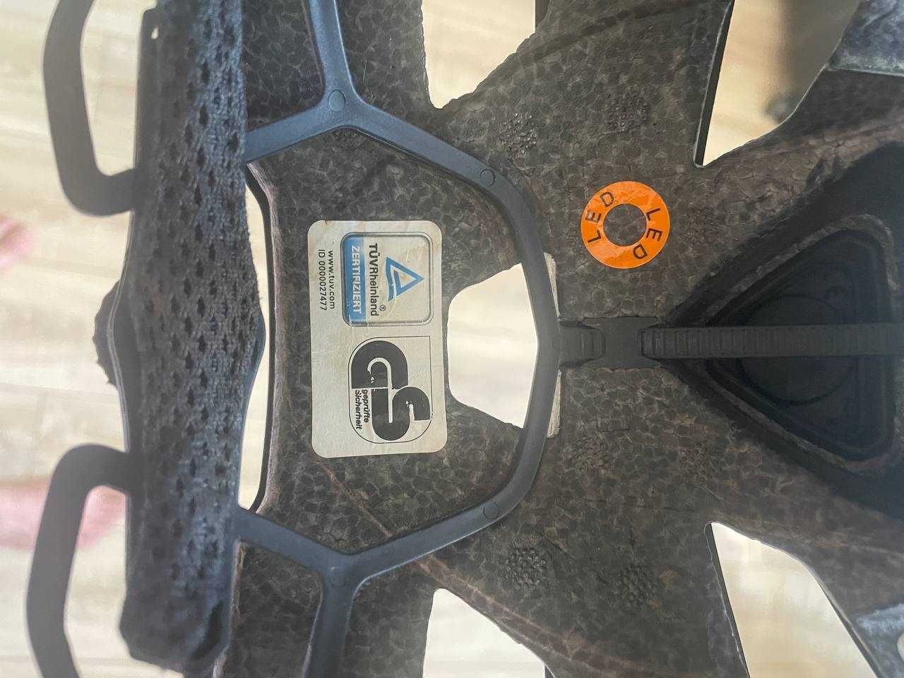 Шолом Abus Hyban 2.0 чорний