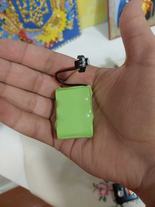 Продаю машинку на радіоуправлінні.