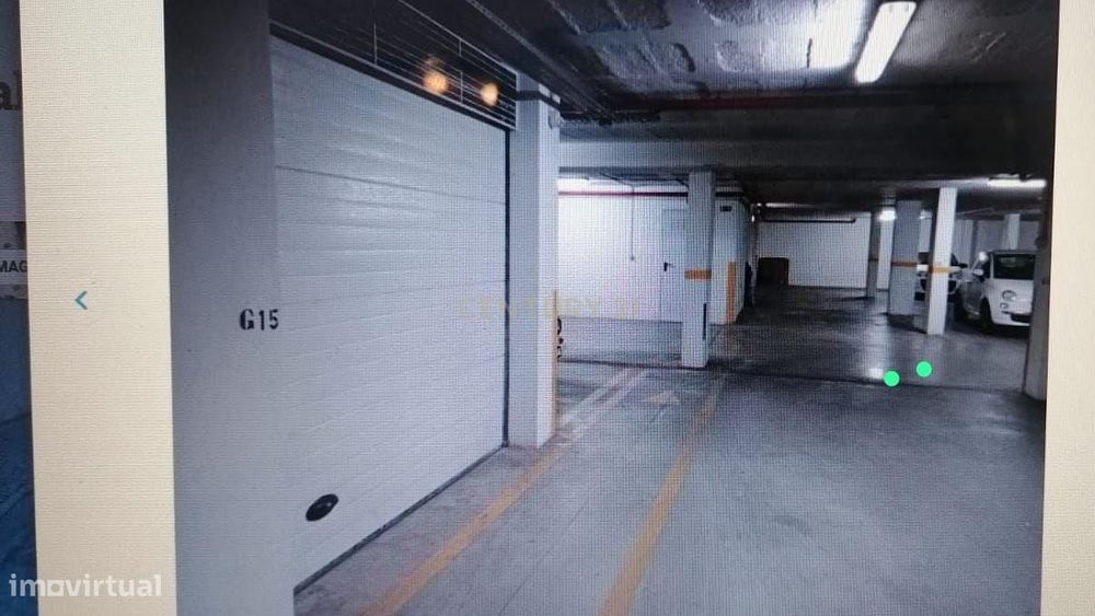 Não Perca Esta Grande Oportunidade! Garagem Em Box Espaçosa Muito Bem