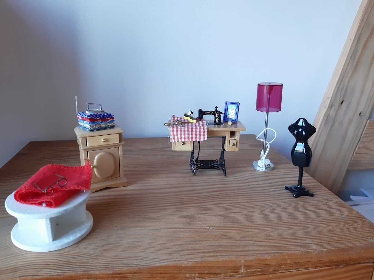mebelki do domku dla lalek z lampą Lundby salon krawiecki maszyna