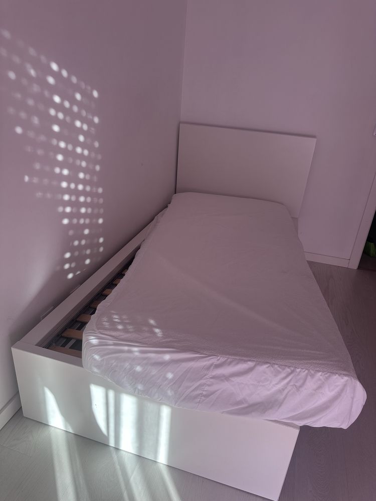 Cama meio corpo, com cabeceira branca , 2,10 por 1,05 cm