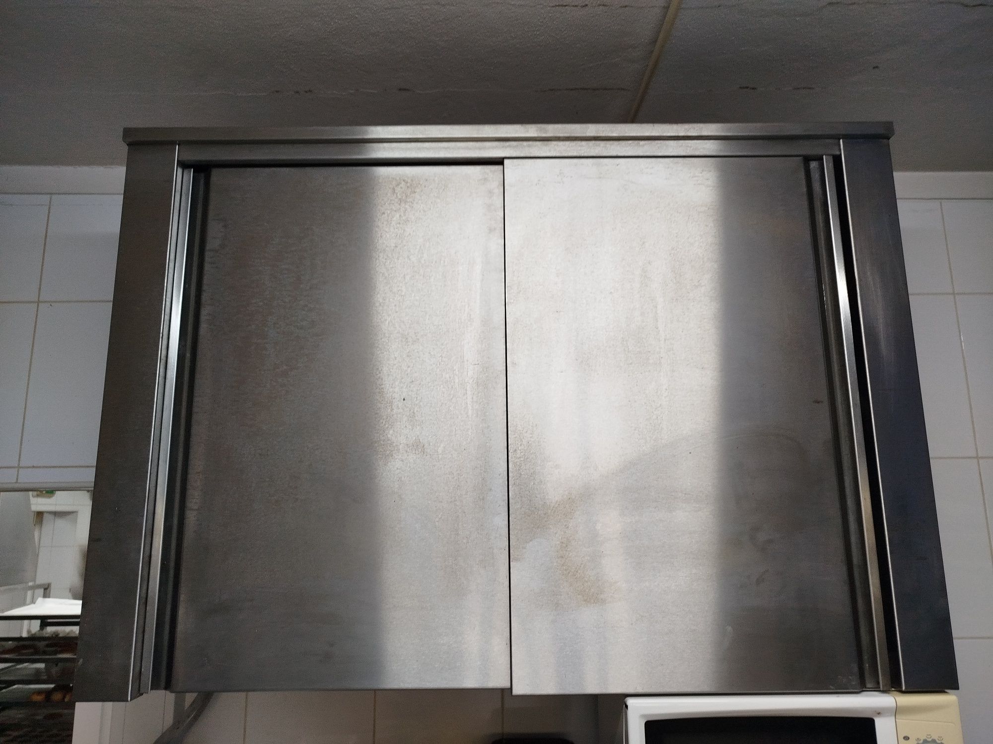 Armário de parede em inox usado