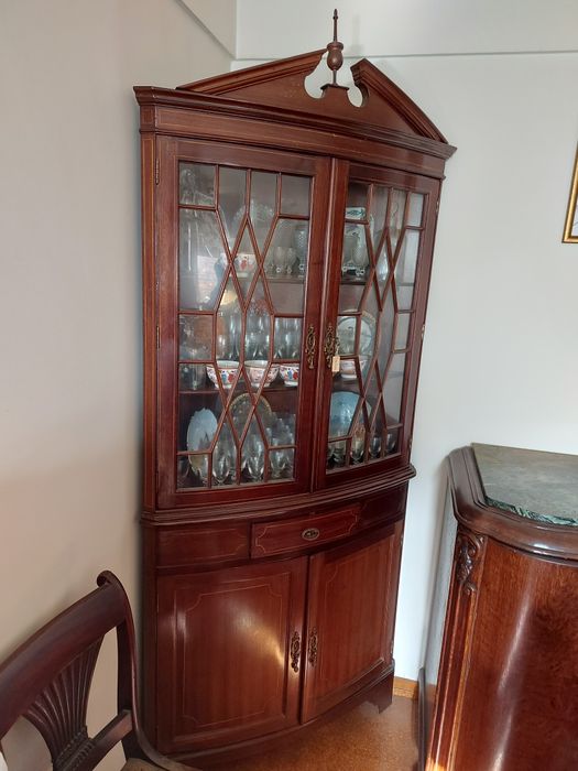 Vitrine Canto com chave