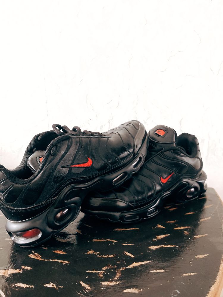 Женские кроссовки  Nike Air Max Plus TN чёрные