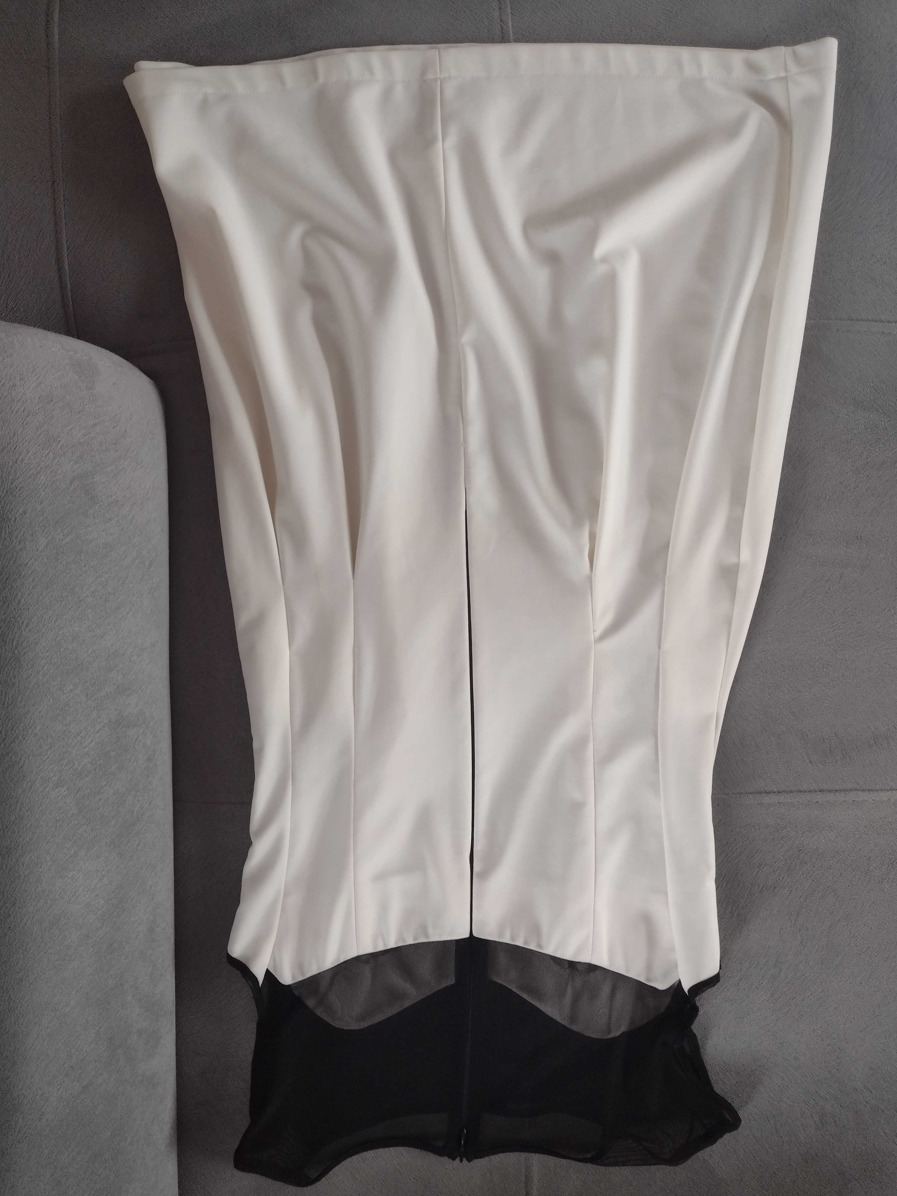 Elegancka sukienka ecri z czarną siateczką na dekoldzie rozm. 36.