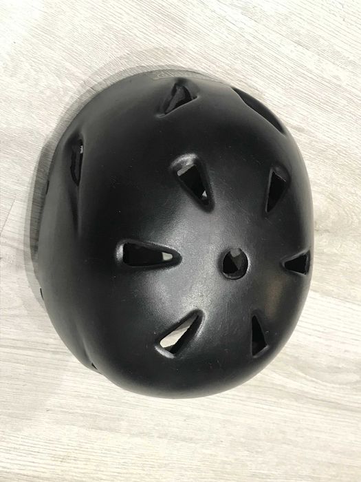 Kask sportowy, rowerowy, narciarski, hokejowy