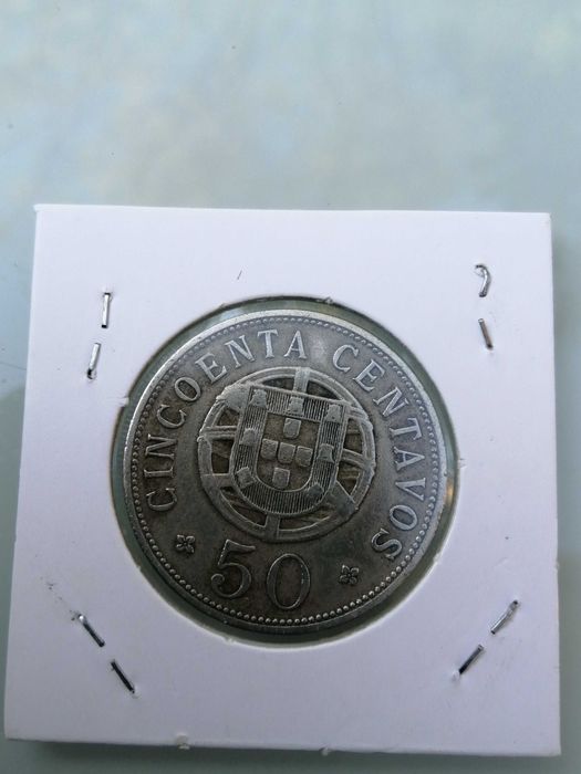 Moedas de 50 centavos. Angola e S. Tomé e Príncipe