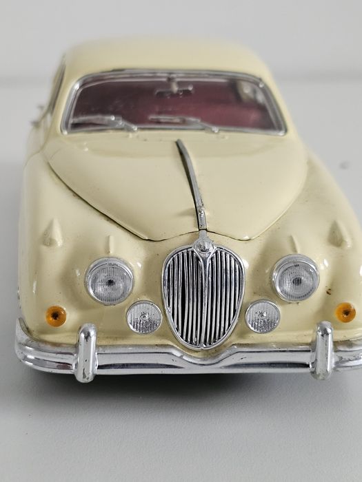 Jaguar mark II z 1959 maisto skala 1/18