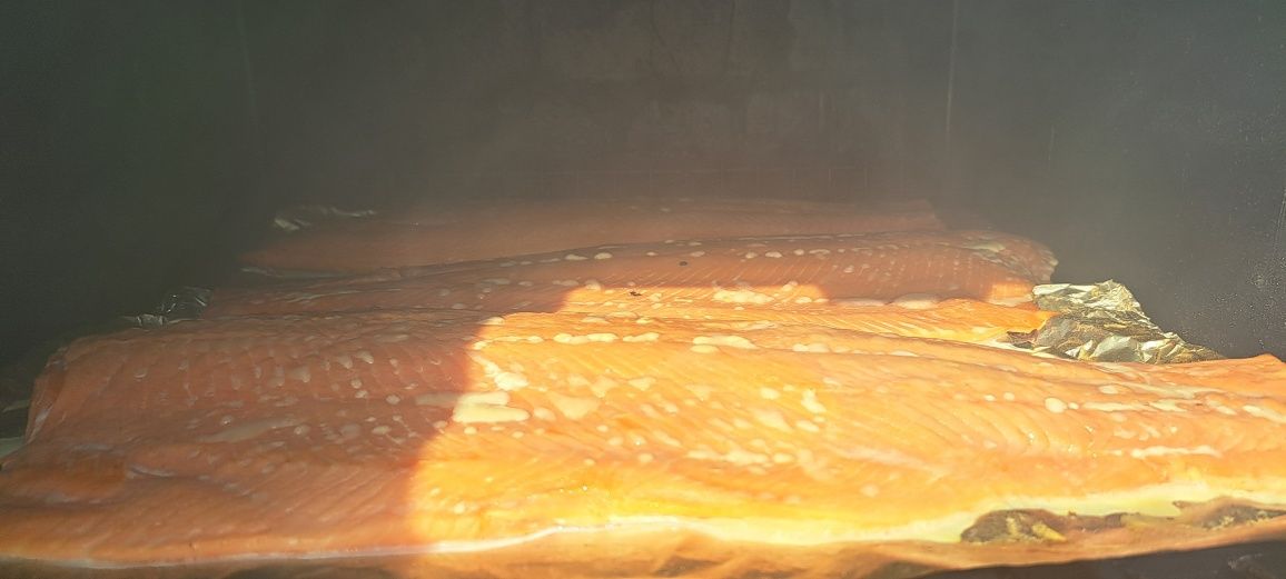 Łosoś filet wędzony na gorąco.