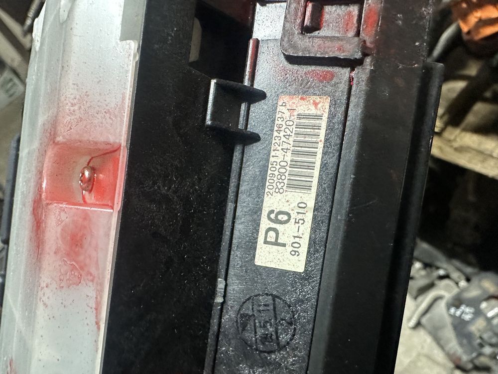 Панель приладів приборная Toyota Prius 30 83800-47420-1 англік