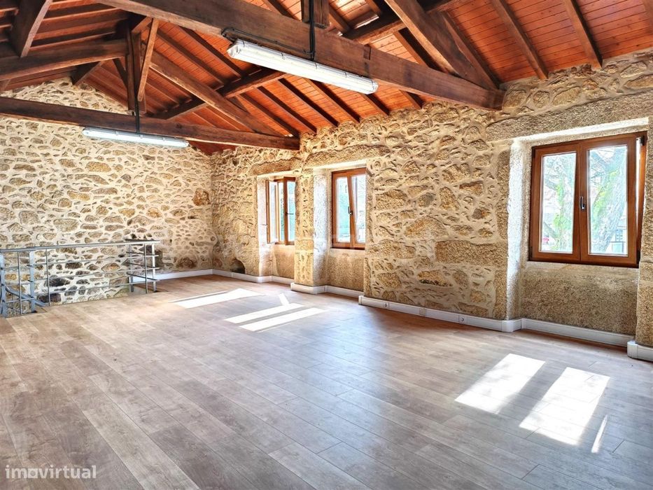 Moradia em pedra, Neves