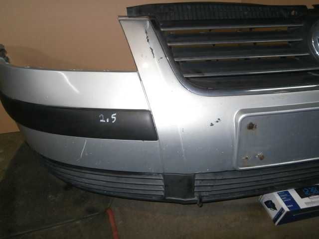 vw passat B5 FL zderzak przedni srebrny LA7W