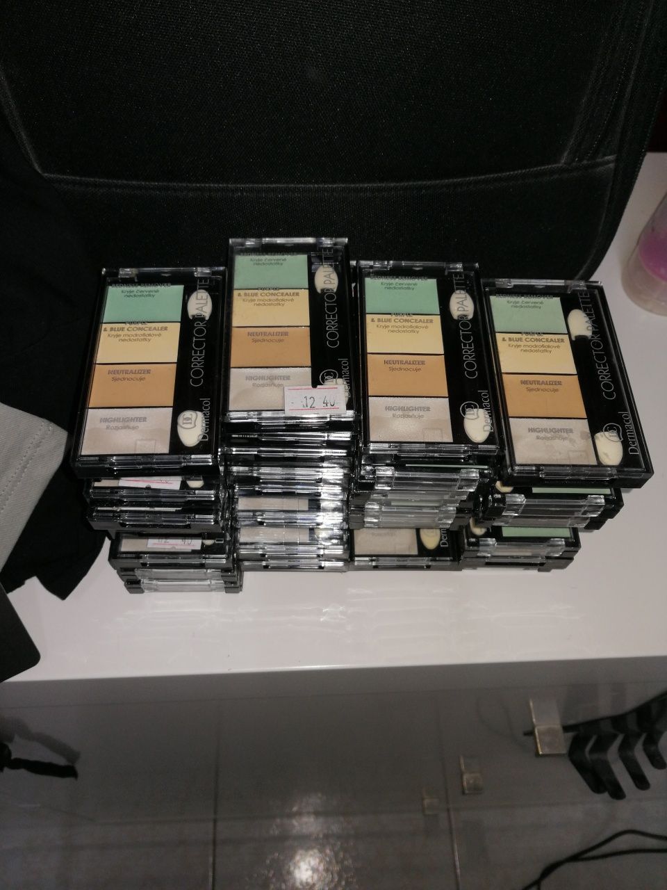 Vendo 700 bases dermacol