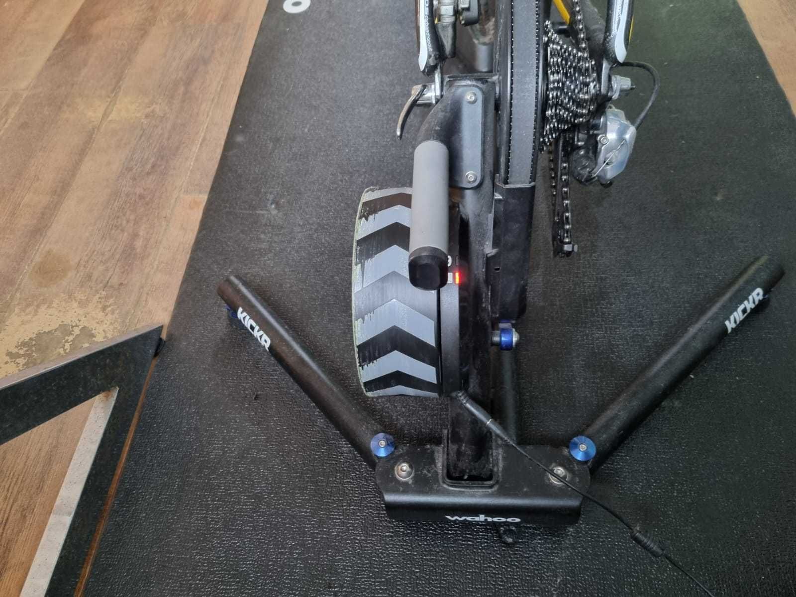 Trenażer smart WAHOO WAHO KICKR V wf113 Smart Zwift interaktywny bdb