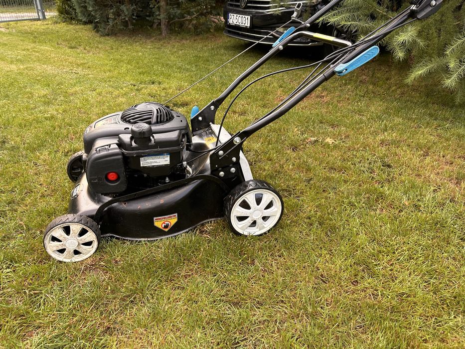 Kosiarka spalinowa z napędem McAllister