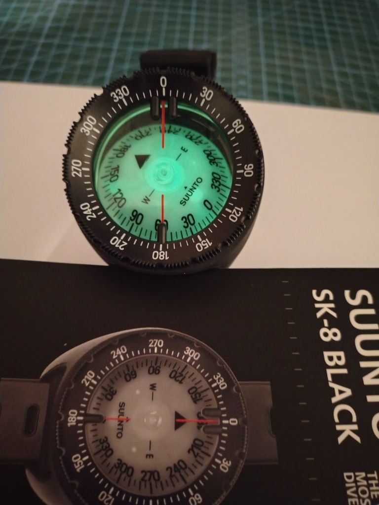 Kompas Suunto SK8