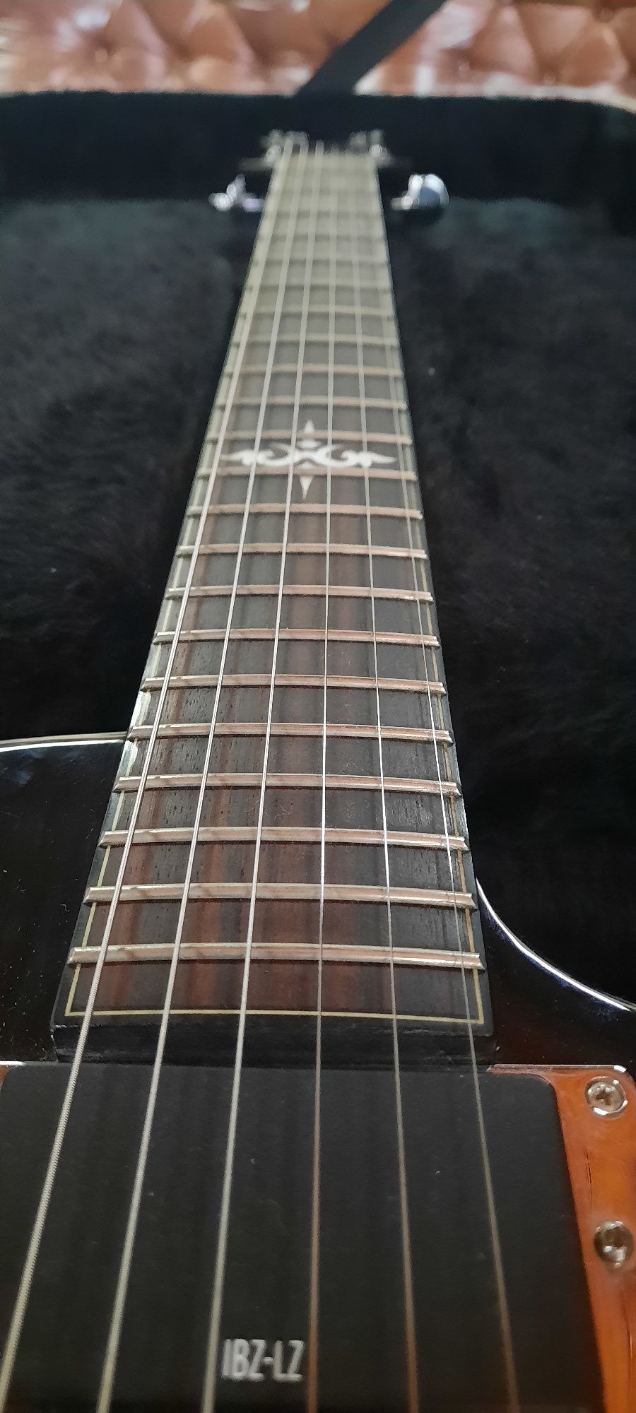 Ibanez ART 120 ( Pickups activos )  Como Nova + Hardcase