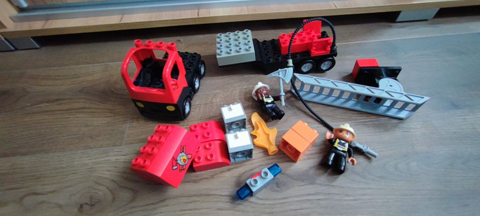 Wóz strażacki LEGO Duplo 4977 klocki straż pożarna