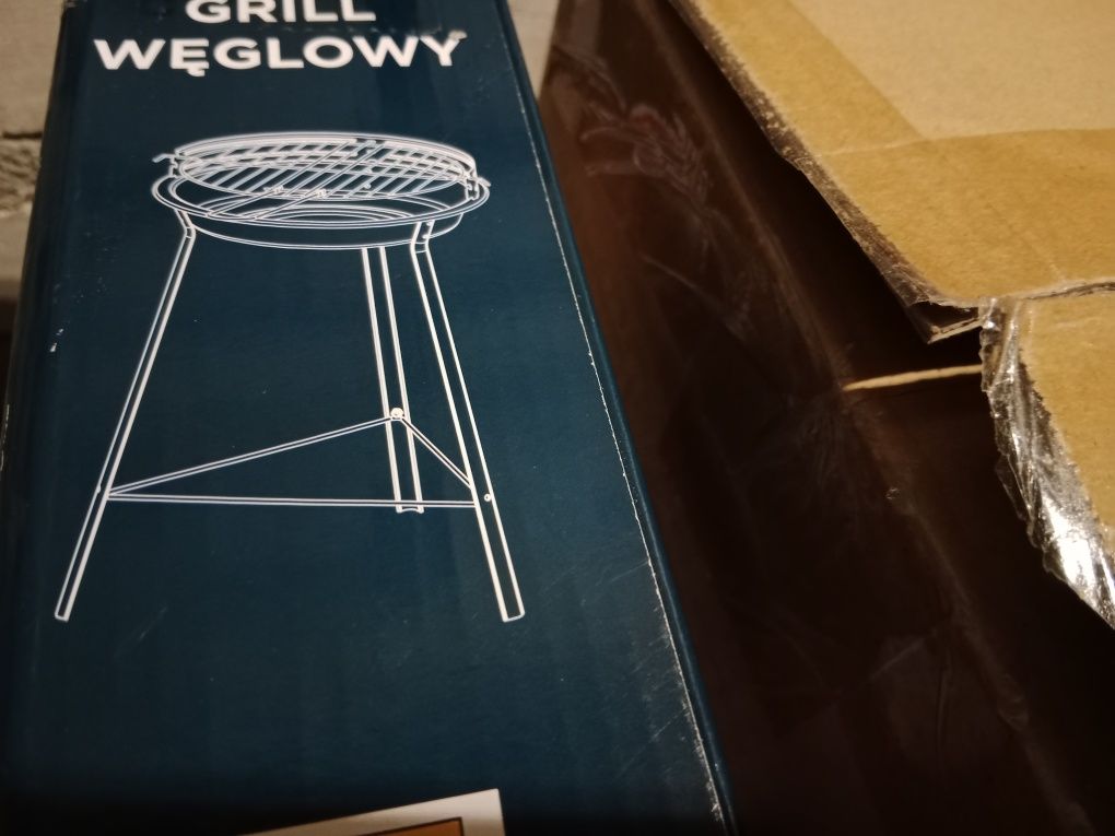 Nowy grill węglowy