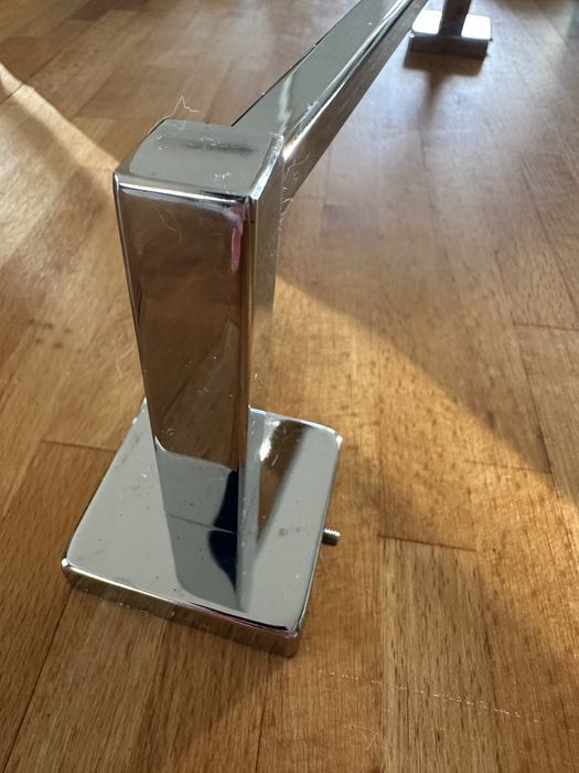 Wieszak na ręczniki efekt  chromu 40 cm