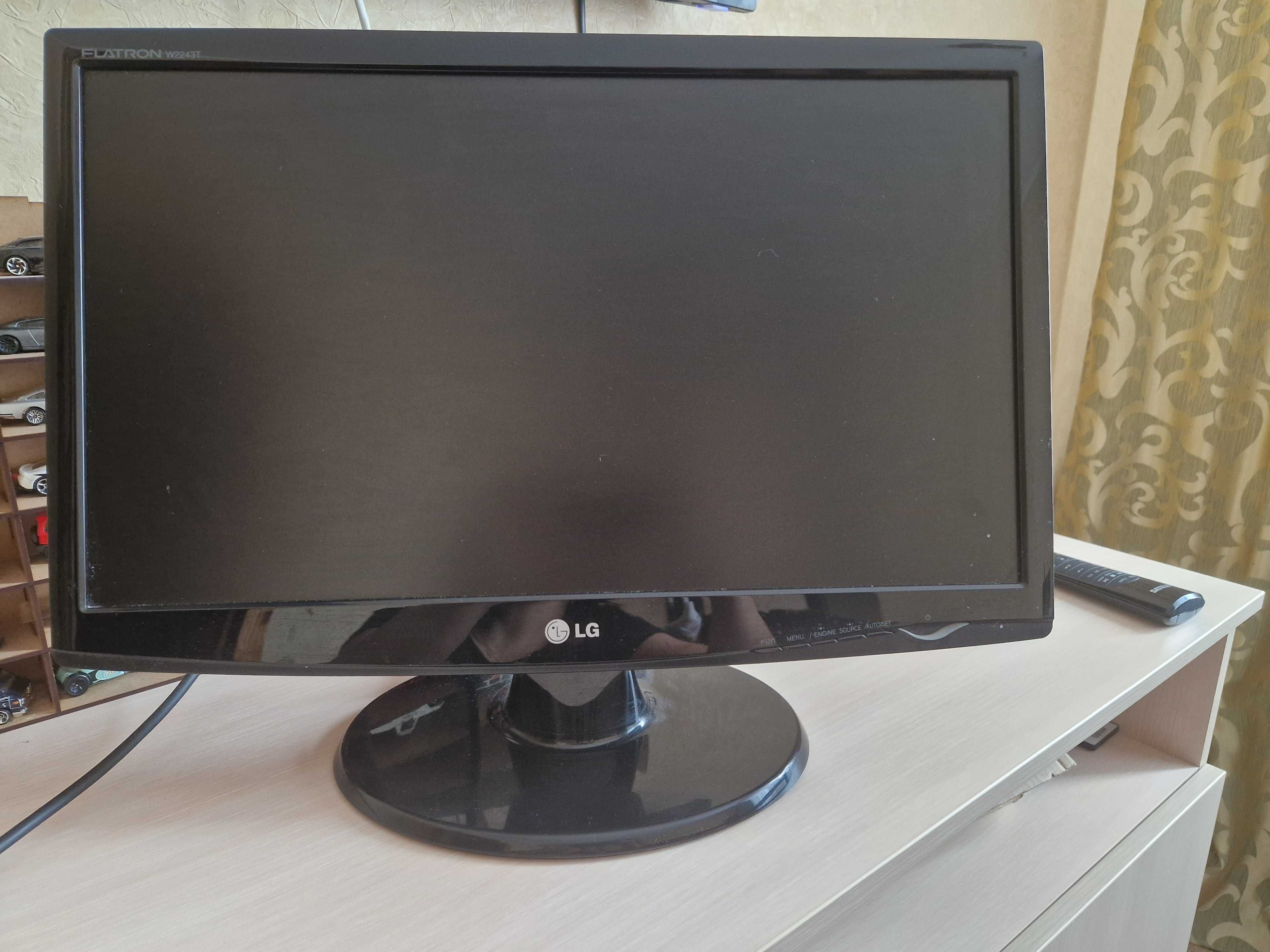 Монітор LG Flatron W2243 T  в відмінному стані