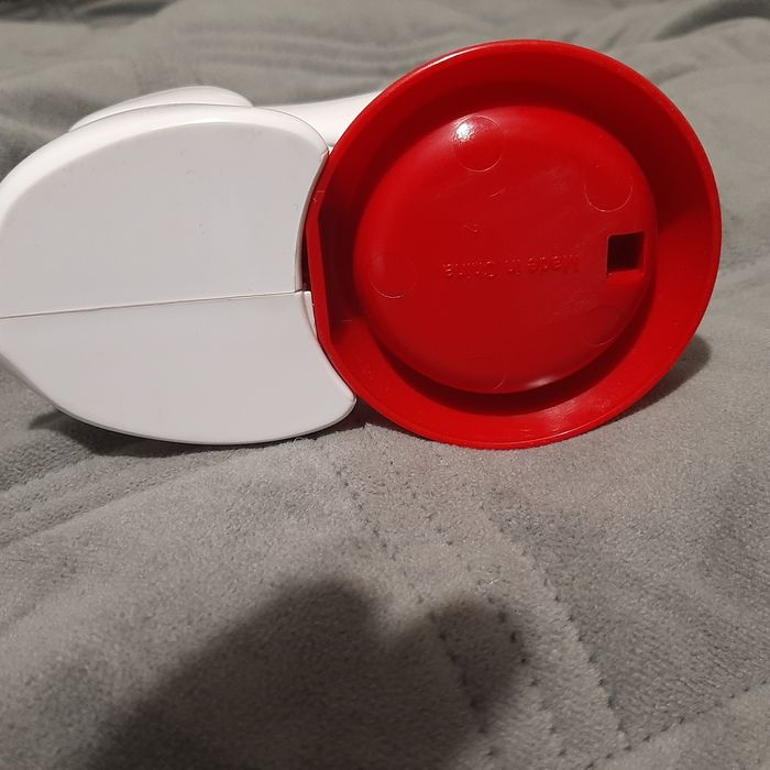 Podajnik na taśmę klejącą piesek