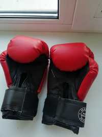 Продам боксерські перчатки на хлопчика та захист для ніг