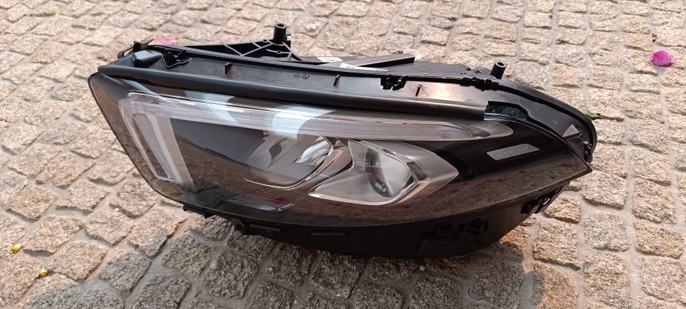 Farol / ótica Mercedes w177 full led  esquerdo